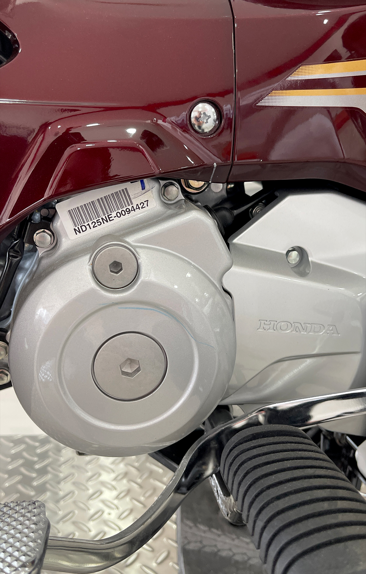 Block máy trái Honda Dream 125 NCX 2024 màu đỏ Block máy trái Honda Dream 125 NCX 2024 màu đỏ